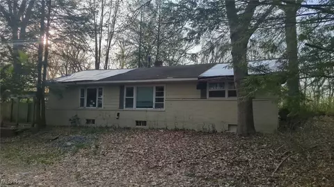 315 Loma Dr, Akron, OH 44319