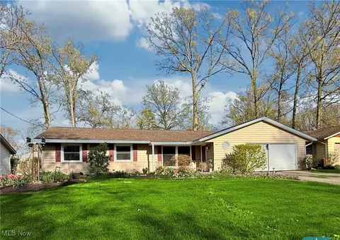 1351 Beechview Dr, Vermilion, OH 44089
