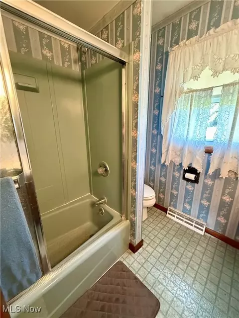 Bath - 41 Wood Rd SE, Carrollton, OH 44615 photo 5 of 5