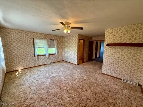 Living - 41 Wood Rd SE, Carrollton, OH 44615 photo 4 of 4
