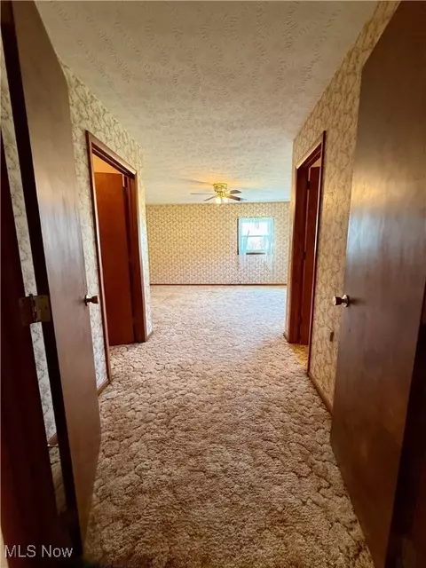 Entry Way - 41 Wood Rd SE, Carrollton, OH 44615 photo 2 of 4