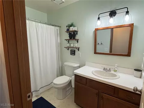 Bath - 6694 Dave Dr, Madison, OH 44057 photo 1 of 2