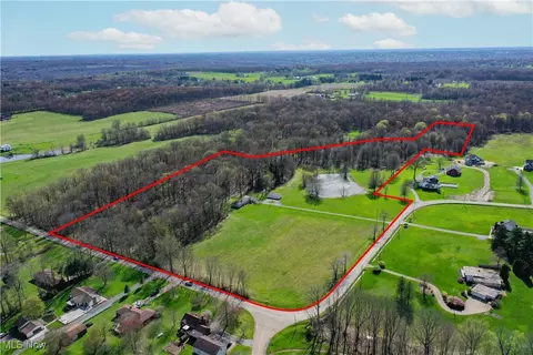 1212 Bedford Rd, Lowellville, OH 44436