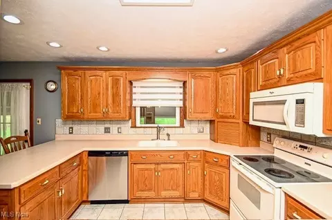 6945 Northview Ave NE, Canton, OH 44721 photo 15