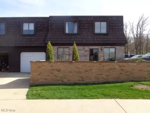 753 Tollis Pkwy #14-08, Broadview Heights, OH 44147