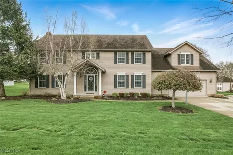 389 Stonybrook Cir, Wadsworth, OH 44281