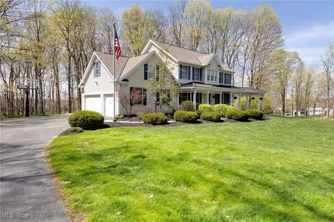 970 Centerville Trl, Aurora, OH 44202 photo 2