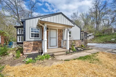 1621 Oakmont St NW, Canton, OH 44709