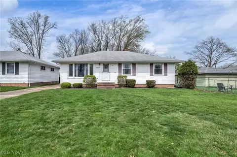 29597 Shaker Dr, Wickliffe, OH 44092