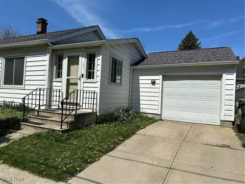 159 Forest Dr, Bedford, OH 44146