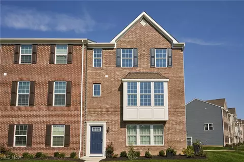 1662 N Eckert Ln, Akron, OH 44313