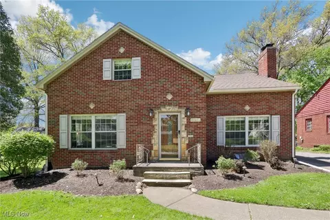 692 Roslyn Ave, Akron, OH 44320