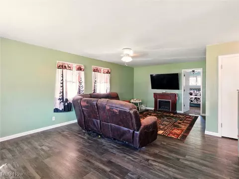 Living - 2033 E 45th St, Ashtabula, OH 44004 photo 2 of 3