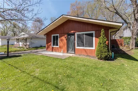 10354 Westwood Rd, Columbia Station, OH 44028