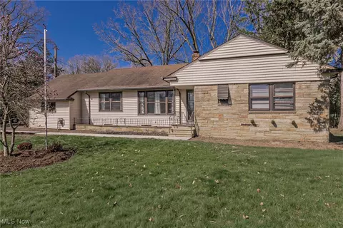 1130 Som Center Rd, Mayfield Heights, OH 44124