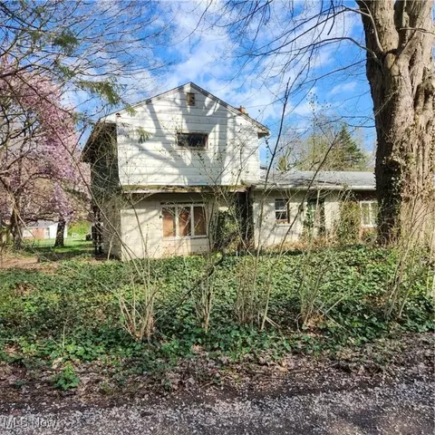 3970 Parklane Dr, Conneaut, OH 44030