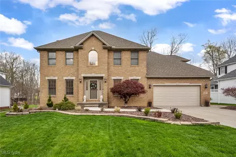 8271 Sheltered Cv, Mentor, OH 44060