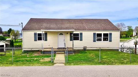 1015 Moore Ave, Parkersburg, WV 26104