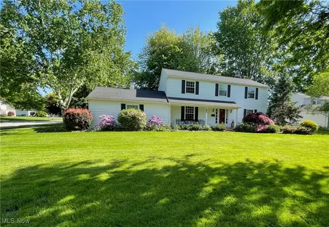 31155 Kimerly Dr, Bay Village, OH 44140