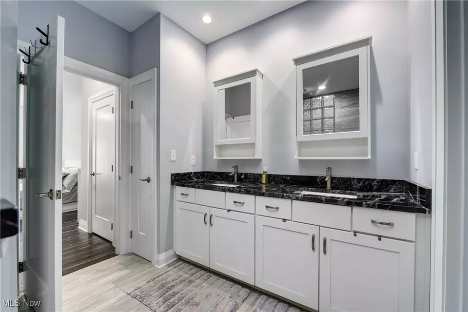 Bath - 30029 Shadow Creek Dr #34, Westlake, OH 44145 photo 3 of 5