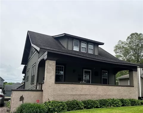 353 W North Ave, East Palestine, OH 44413