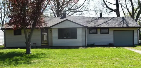 463 Olivet Dr, Elyria, OH 44035