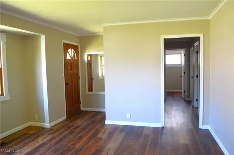 Living - 463 Olivet Dr, Elyria, OH 44035 photo 1 of 5