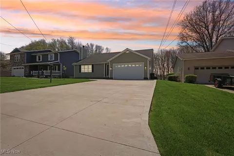 1992 Springfield Lake Blvd, Akron, OH 44312