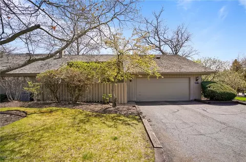 441 Knollwood Dr #13, Aurora, OH 44202