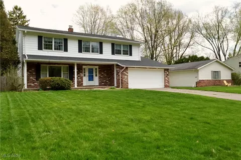 4479 Azalea Ln, North Olmsted, OH 44070