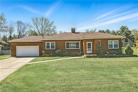 3862 Welcker Dr NE, Warren, OH 44483