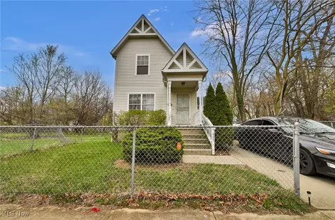 685 E 101st St, Cleveland, OH 44108
