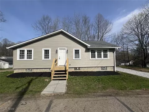 202 Turner Dr, Chardon, OH 44024