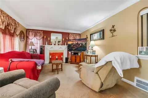 Living - 341 E 210th St, Euclid, OH 44123 photo 1 of 2