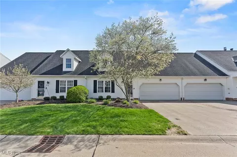 94 High Point Apt 34 Dr, Medina, OH 44256