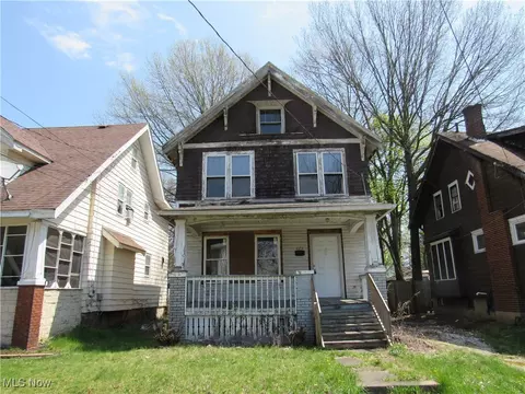 325 Hillwood Dr, Akron, OH 44320