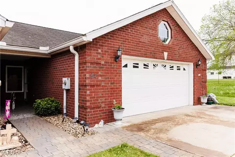 42 Turnberry Ln, Parkersburg, WV 26101