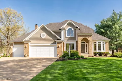 7220 Sugarwood Rd NE, Canton, OH 44721