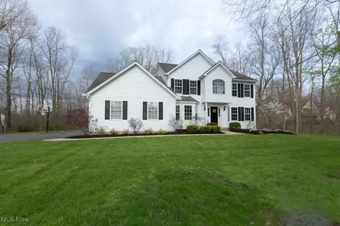 16710 Auburn Springs Dr, Chagrin Falls, OH 44023