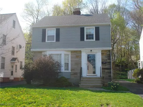 3702 Woodridge Rd, Cleveland Heights, OH 44121