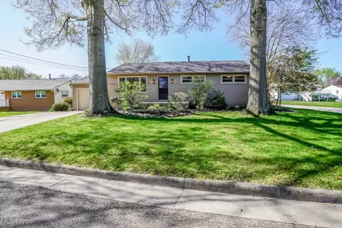 1004 Lynbrook St SE, North Canton, OH 44720