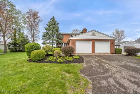5855 Shore Dr, Madison, OH 44057
