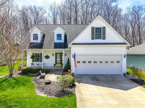 15335 Royal Oak Dr, Middlefield, OH 44062