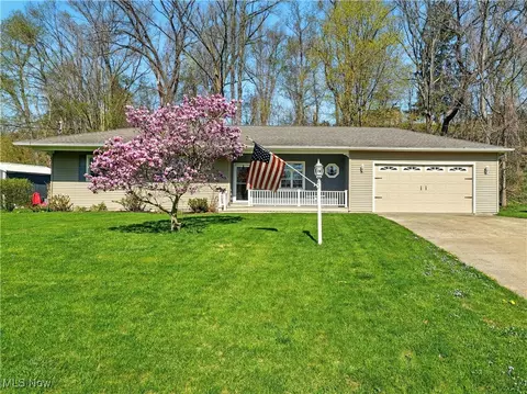 746 Spring St, Conneaut, OH 44030 photo 2