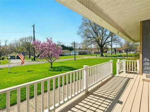 746 Spring St, Conneaut, OH 44030 photo 4