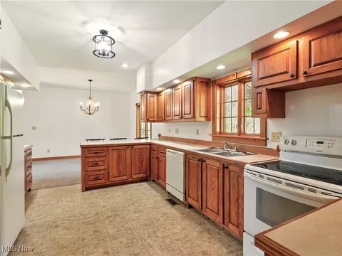 746 Spring St, Conneaut, OH 44030 photo 9