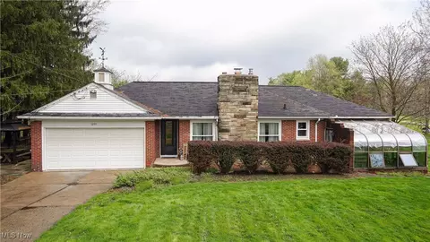 1099 E Garfield Rd, Aurora, OH 44202