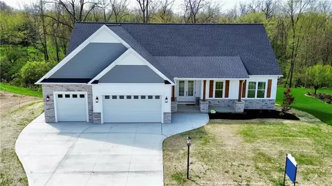 6028 Arlyne Ln, Medina, OH 44256