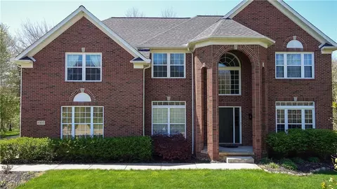 1005 W Parkway Blvd, Aurora, OH 44202