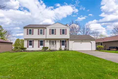 19821 Bennington Dr, Strongsville, OH 44136